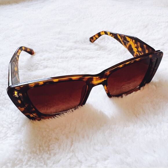Lily Tortoise Brown Rectangular Sunglasses - Picture 6 of 10
